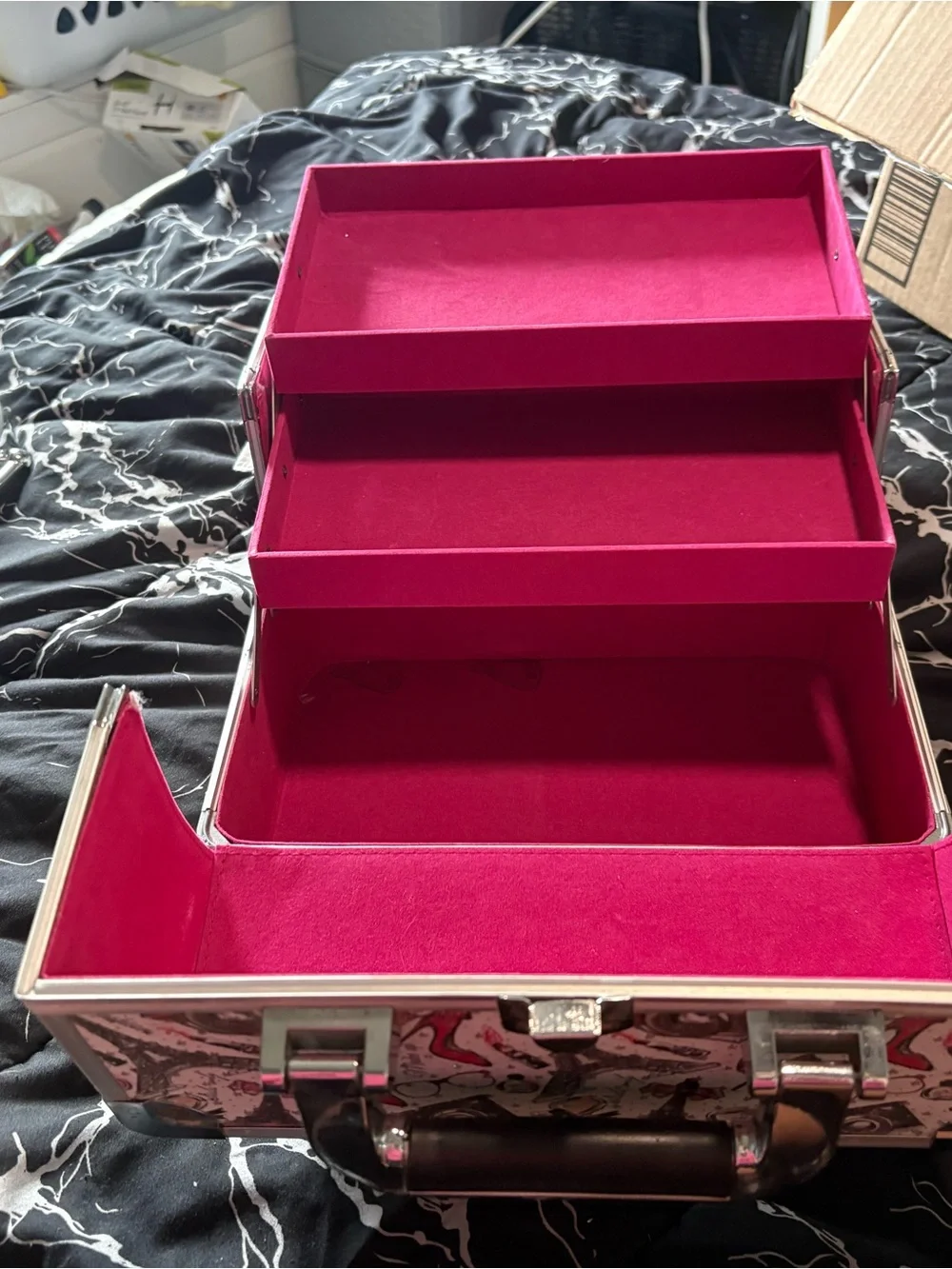 Source Unknown Pink & Cream Printed Makeup Organizer Train Case